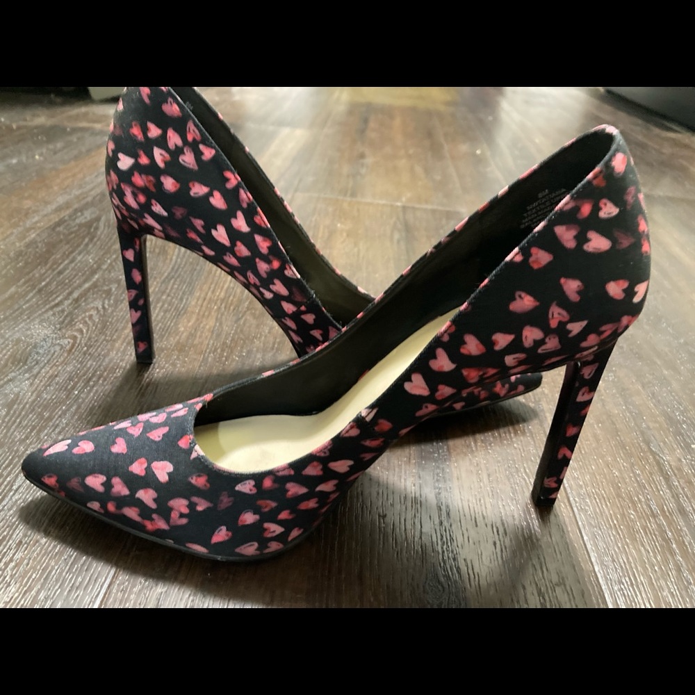 Nine West heart print Pumps